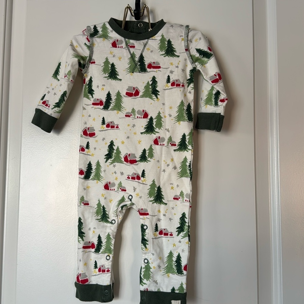 Burt’s Bees Baby white Xmas onesie 0-3 months barn Christmas tree
